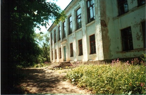 Здание школы № 1 (18) города Октябрьска (Батраки-пристань): 2009 год, июнь...