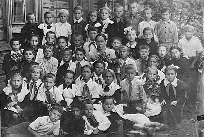 Сайт школы 1955 москва. Фотолетопись школы. Школьная фотография 1955. Школа в Москве в 1955 году. Школы Куйбышева в 30 годы.
